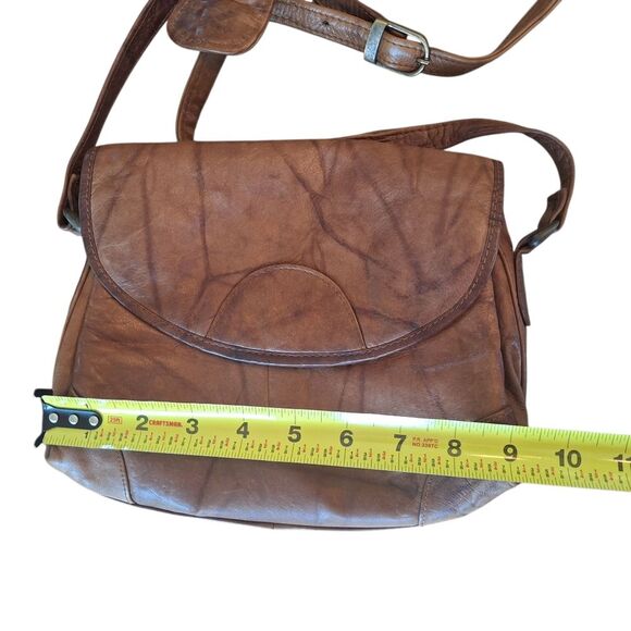 Wilsons Crossbody Bag Distressed Leather Brown Small Medium Size 8" x 9" - Picture 4 of 16